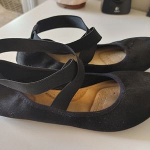 Black ballet flats